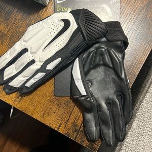 Nike Youth DEF Tackle Football Gloves White | Black small